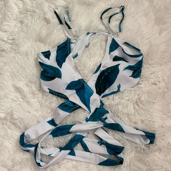 Cupshe White and Green Fresh Leaves Printing Cross Bikini size S - Picture 5 of 8